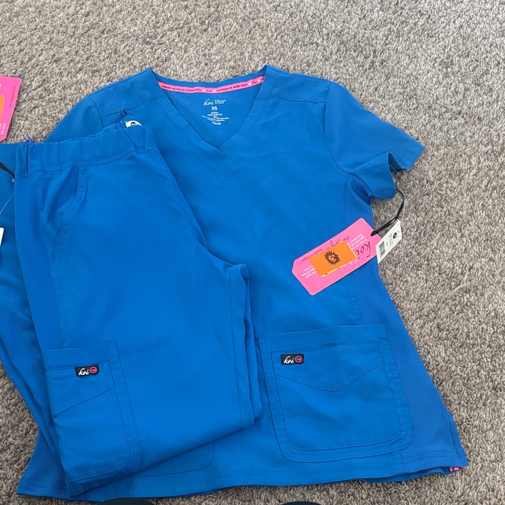 Koi Lite Performance Stretch Scrub Set in Blue